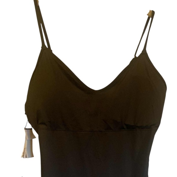 NWT Vuori heat wave one piece BLACK Size: M - Picture 2 of 5